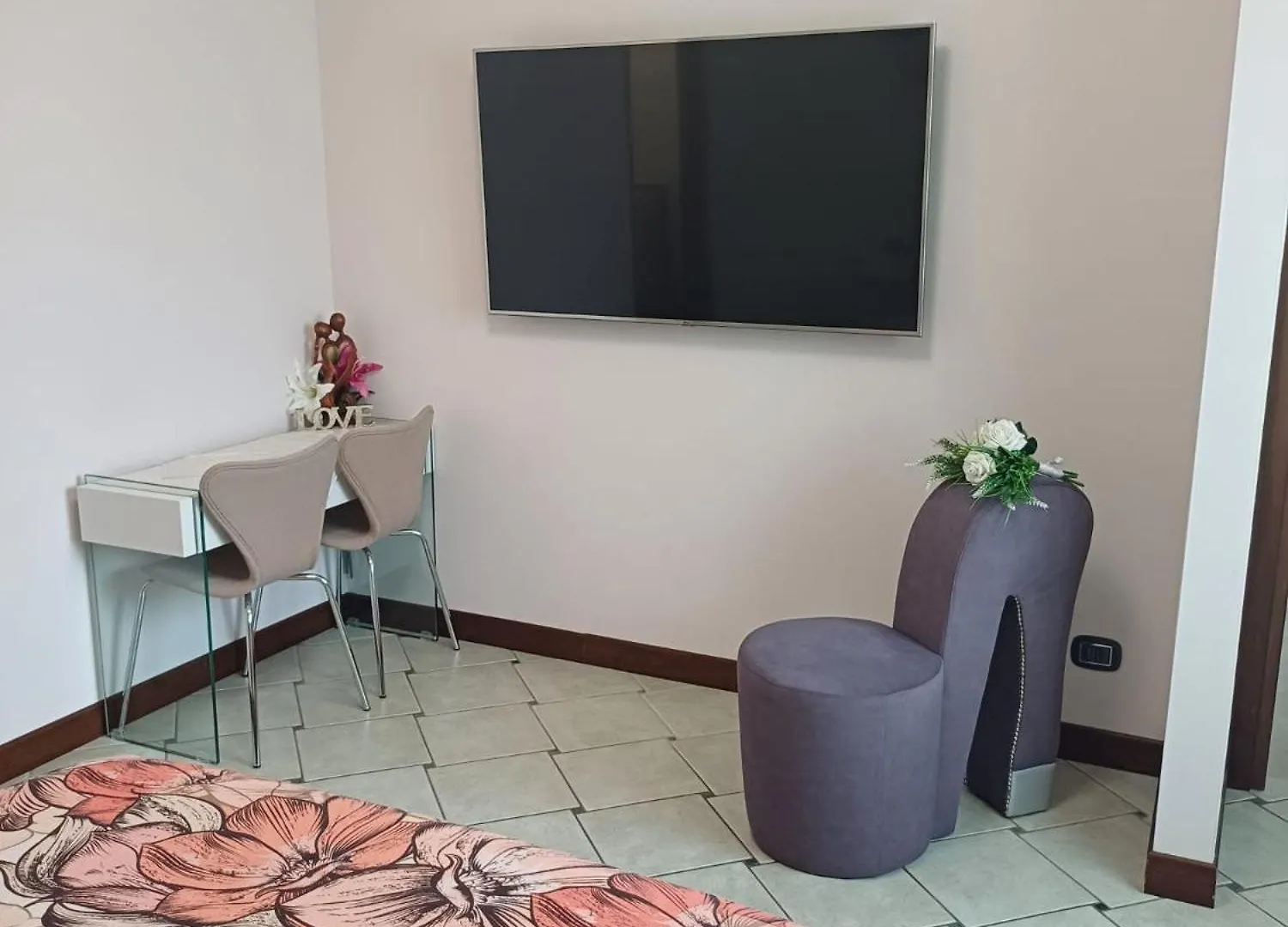 Maryhouse - Ingresso Indipendente Hotel Venegono Superiore 0*,  Italy
